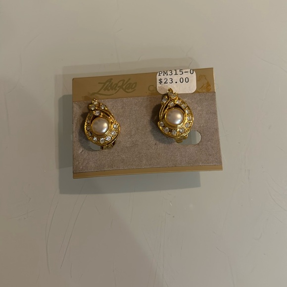 Lisa Kao vintage clip-on earrings - Picture 2 of 3